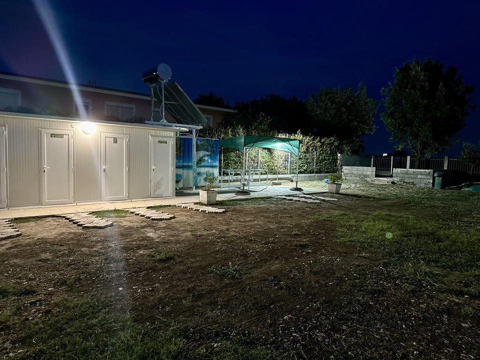 Clean bathroom facilities at Camping Natyra